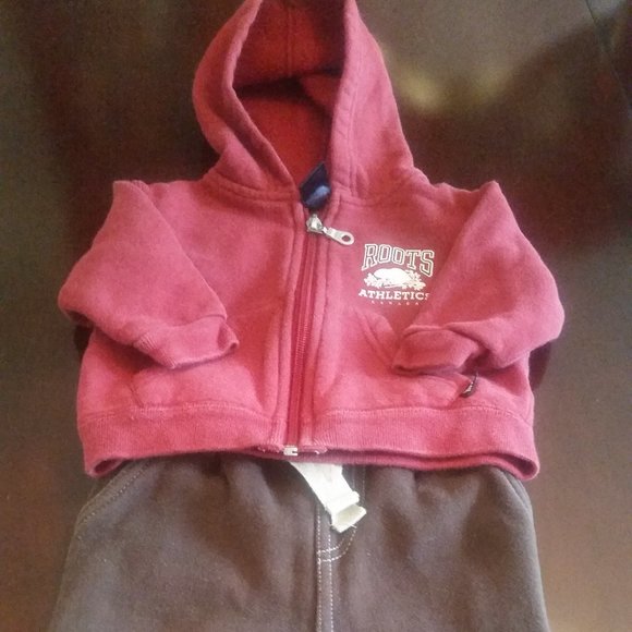 Roots sweatshirt and sweatpants - Picture 1 of 4